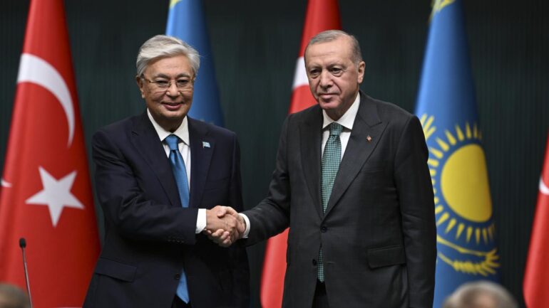 Erdogan tokayev aa 2385055 3.jpg