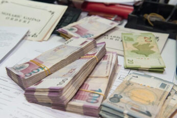 Manat 1