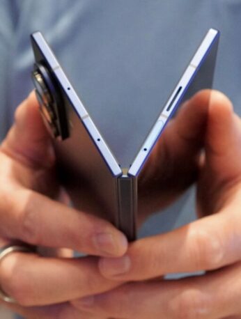Samsung galaxy z fold 7 opening small scaled